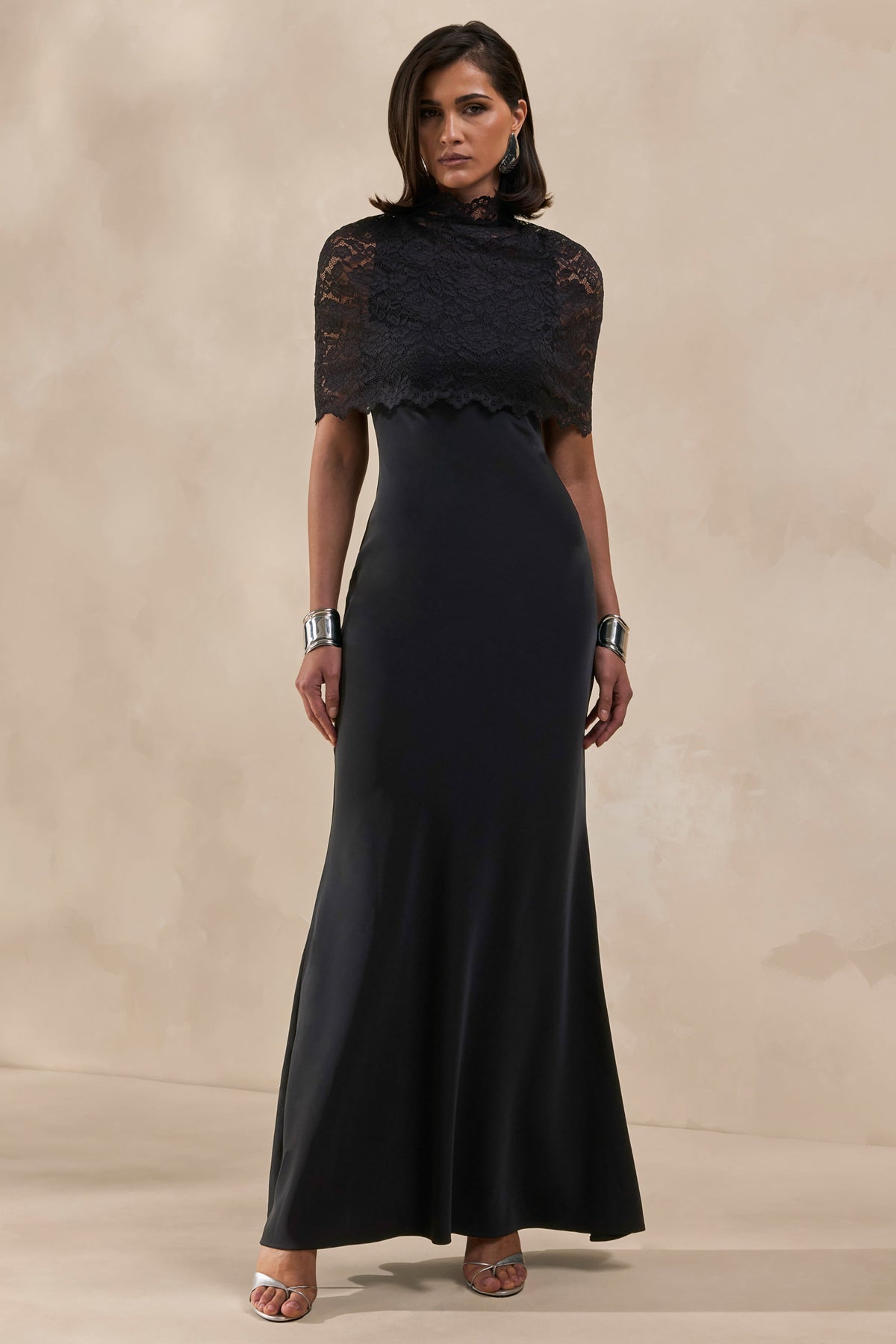 Caliro | Black Lace High-Neck Short Cape