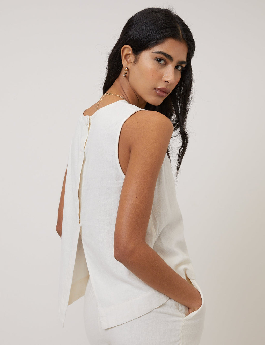 Cream Linen-Rich Sleeveless Swing Top