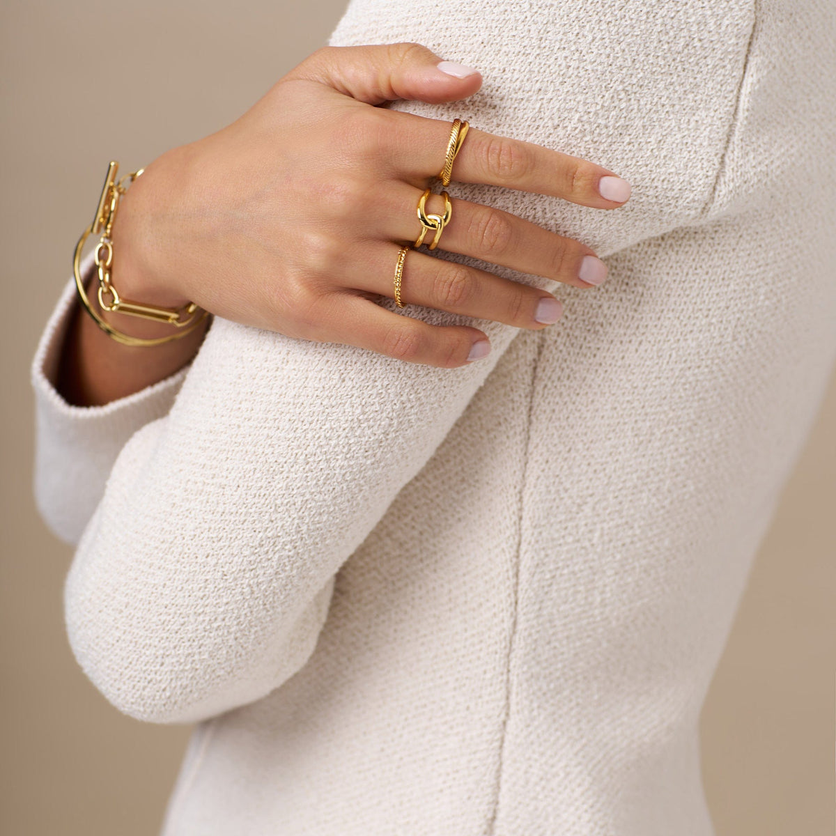 Clean & Textured Interlocking Rings - Gold